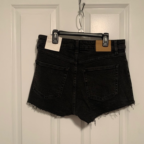 H&M Black high waisted black denim shorts - Picture 4 of 4